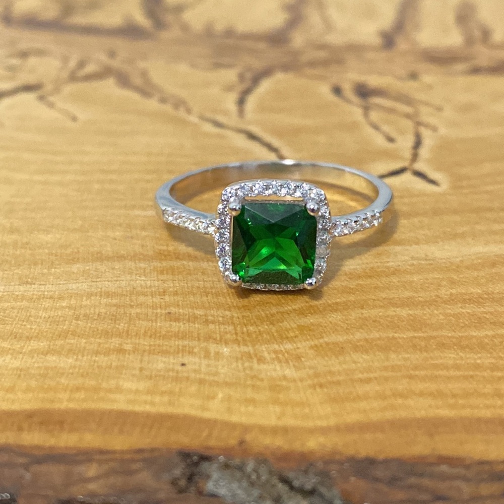 Sterling Silver Emerald Ring Size 10 NWOT